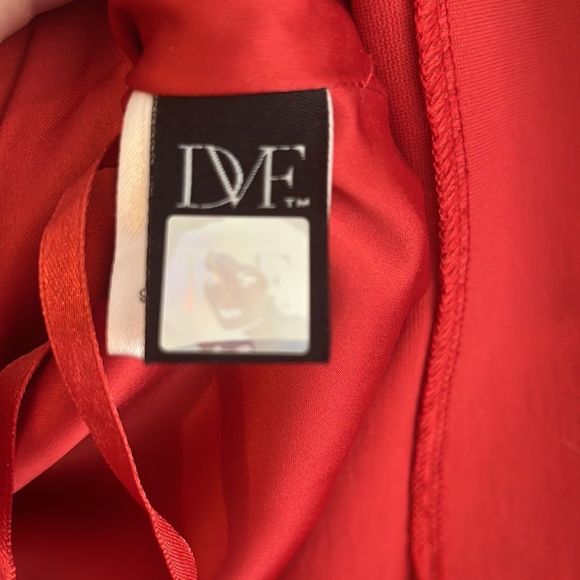 Sleek red dress from Diane von Furstenberg - Picture 7 of 9